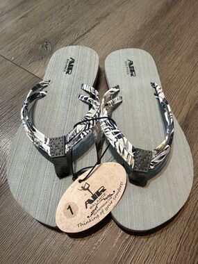 🌸 Air Balance Girls Flip Flops – Size 1 – NEW 🌸 🌴